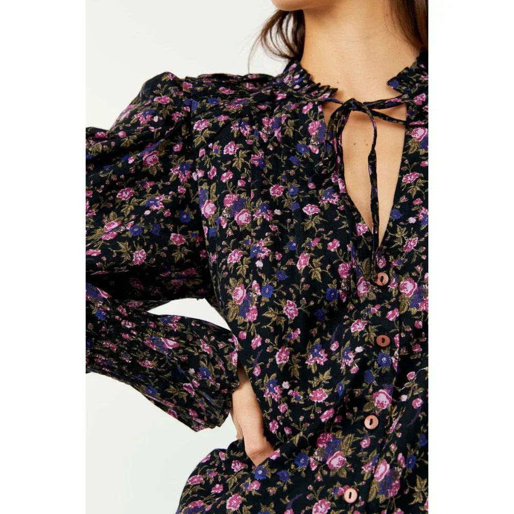 NWT Free People "Meant To Be" Blouse /Black Floral long sleeve shirt Size Medium - Picture 1 of 11